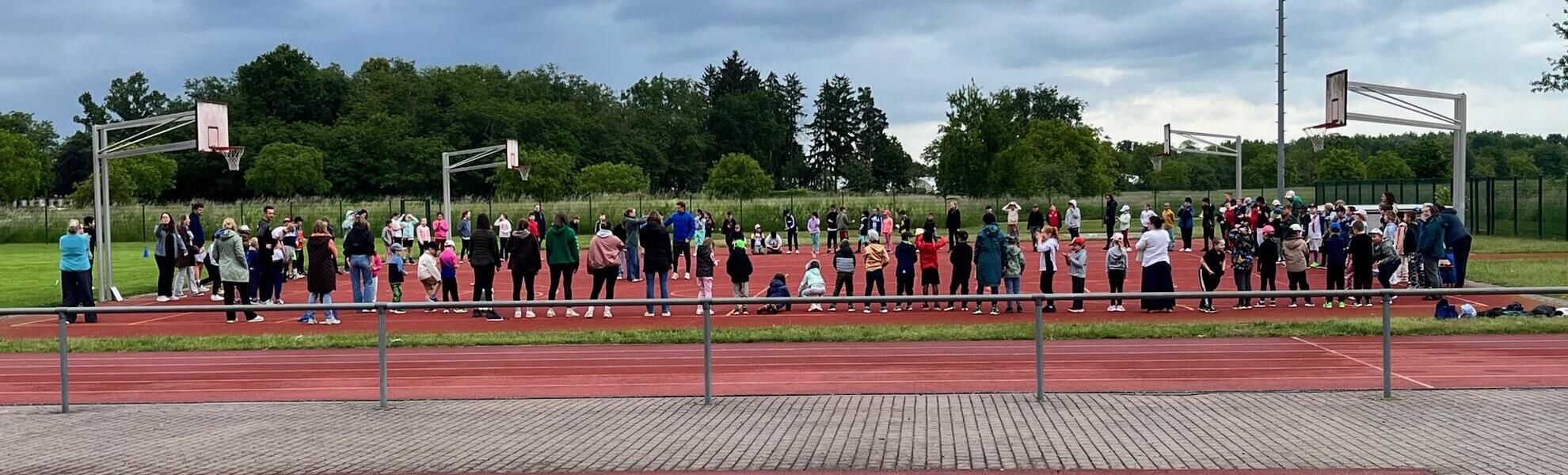 Aufwärmen auf dem Sportplatz